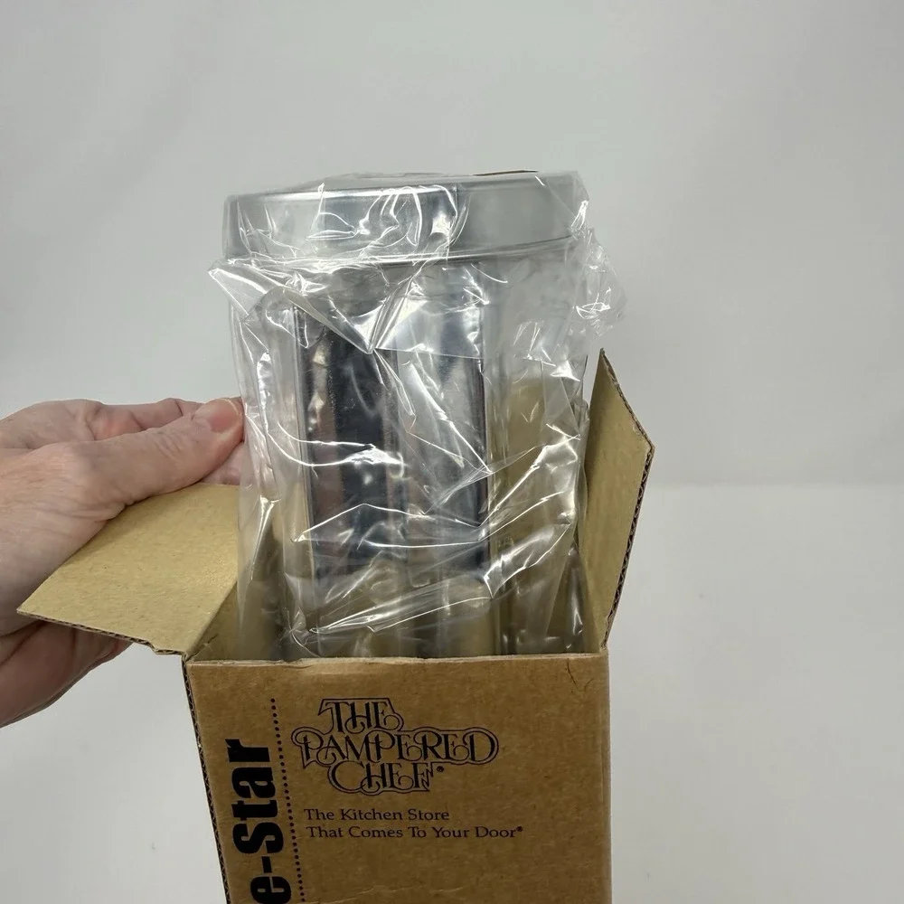 New The Pampered Chef Valtrompia Bread Tube Star in Box #1570